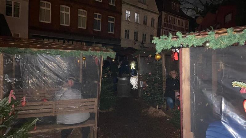 Ein Stromausfall legte am Samstag vor dem dritten Advent Teile des Weihnachtsmarkts und mehrere Gastronomiebetriebe lahm.