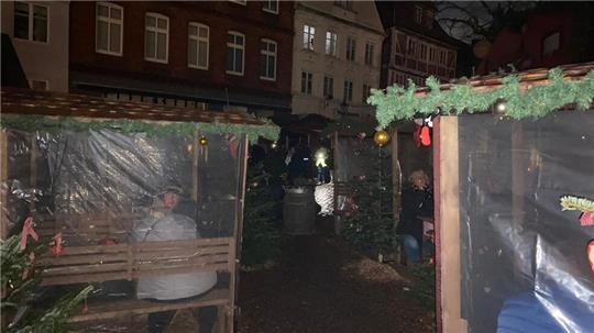 Ein Stromausfall legte am Samstag vor dem dritten Advent Teile des Weihnachtsmarkts und mehrere Gastronomiebetriebe lahm.