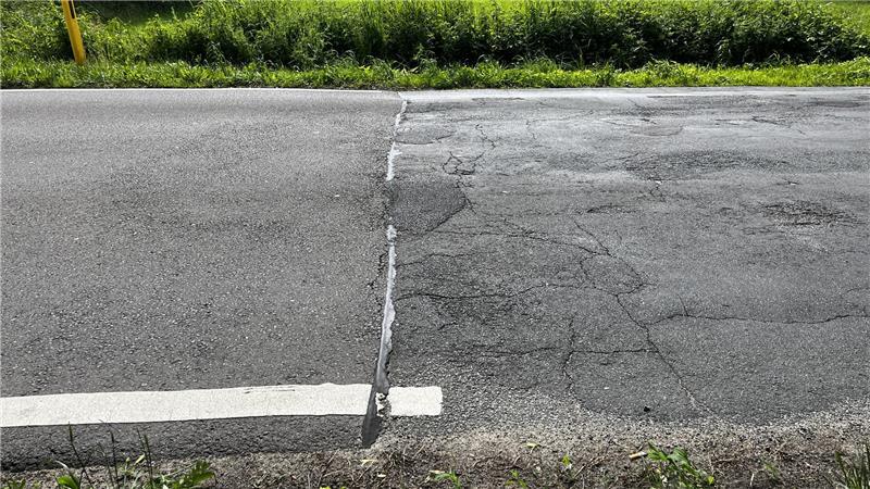 A26-Zubringer: FDP-Abgeordneter fordert mehr Sicherheit für die Anwohner Ein Stück der Fahrbahn der Rübker Straße an der Autobahnanschlussstelle ist neu, der Rest alt und marode. Der Unterschied ist augenfällig.