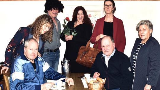 Ein Stück über Ehe auf Zeit bringt die Theatergruppe Oersdorf auf die Bühne.