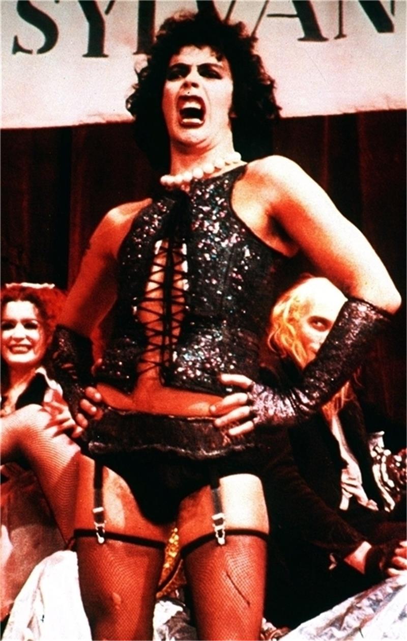 Ein Szenenfoto von Schauspieler und Sänger Tim Curry in dem Kultfilm „Rocky Horror Picture Show“. Curry spielt in der verrückten Komödie den sexversessenen Wissenschaftler Frank N. Furter vom Planeten Transsexual. Foto: 20th Century Fox/dpa