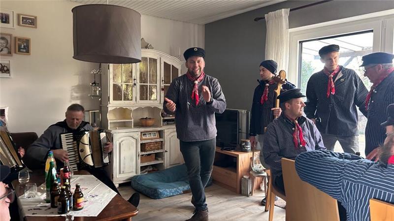 Ein Tänzchen im Wohnzimmer.