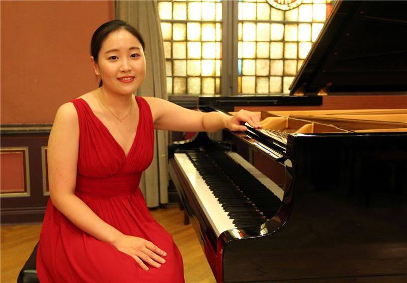 Ein Talent an den Tasten: Die Südkoreanerin Jung-Eun Sévérine Kim gewann beim Abschlusskonzert der diesjährigen Klaviertage Unterelbe den Publikumspreis „Tastensurfer“. Foto Meybohm