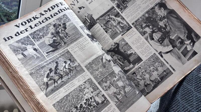 Ein Teil des Nachlasses des Bargstedter Lehrers Friedrich Hillmann, die Olympia Zeitung 1936.