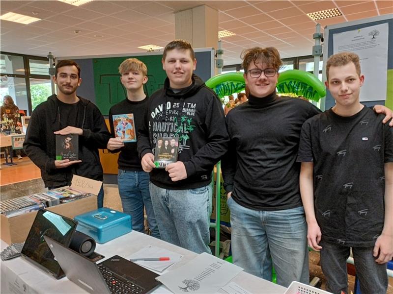 Ein Teil des „TreeCommerce“-Teams (von links): Vassilios Papadopulus, Malte Kruber, Maurice Eggert, Marko Filipovic und Jamil Miri.