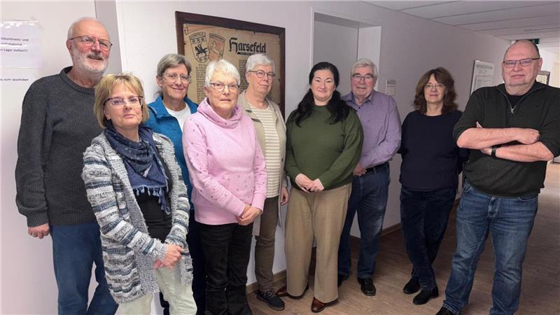 Ein Teil des ehrenamtlichen Teams des Samtgemeindearchivs Harsefeld. Viele von ihnen sind seit Jahrzehnten dabei.