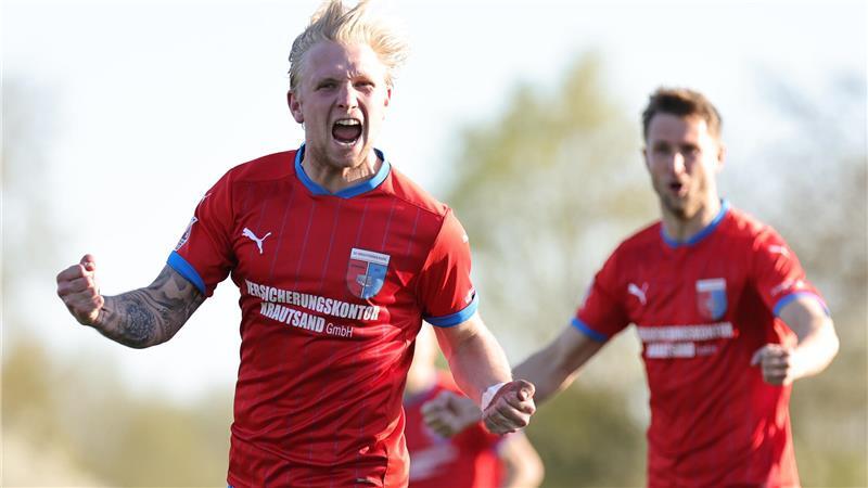 Ein Tor des Willens: Matti Cebulla erzielt das 1:0 für D/A mit einer Energieleistung.