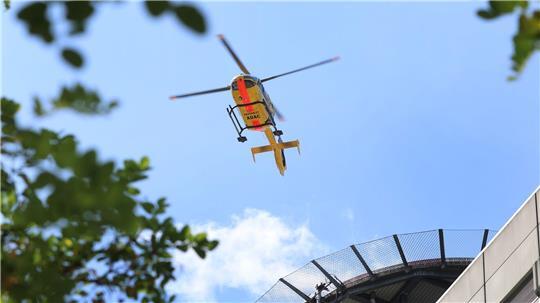 Ein Unfall auf der A 20 sorgt für ein Großaufgebot an Rettungswagen und Hubschrauber. (Symbolbild)