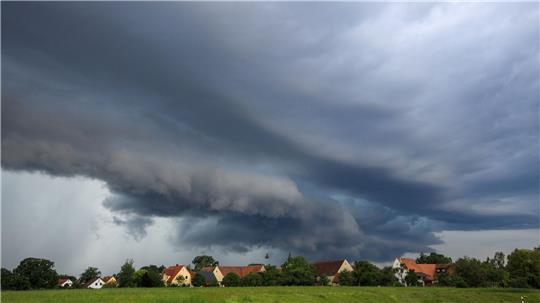 Ein Unwetter im Augst 2024 in der Nähe von Wolfratshausen in Oberbayern. (Archiv) 