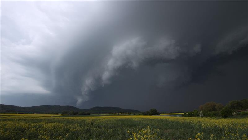 Verletzte bei Unwetter - Beruhigung zum Wochenstart Ein Unwetter zog über mehrere Bundesländer - und sorgte für viele Schäden.