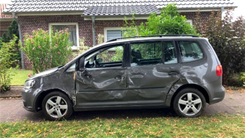 Ein VW-Touran wurde schwer beschädigt.