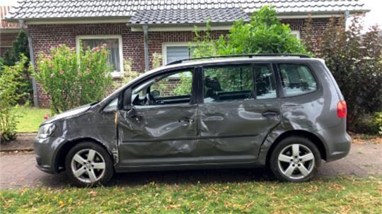 Ein VW-Touran wurde schwer beschädigt.