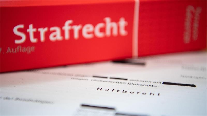 Ein Verdächtiger sitzt nach einer Gewalttat in Bad Segeberg in Untersuchungshaft. (Symbolbild) 