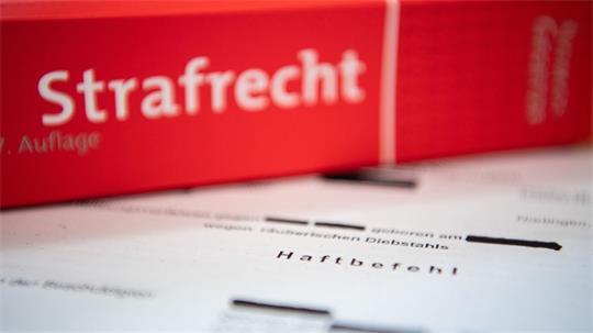 Ein Verdächtiger sitzt nach einer Gewalttat in Bad Segeberg in Untersuchungshaft. (Symbolbild) 