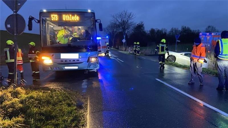 Falsch geblinkt: Schulbus mit 64 Kindern stößt mit Auto zusammen Ein Verkehrsunfall mit einem Schulbus ereignete sich am Freitagmorgen auf der Kreisstraße 46.