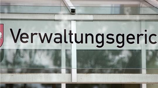 Ein Verwaltungsgericht soll entscheiden, ob die Kündigung rechtens ist. (Symbolbild)