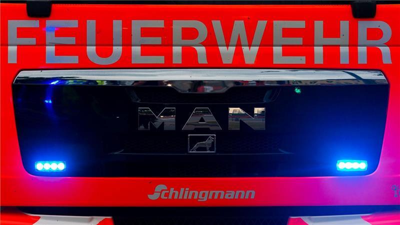 Ein Vorhang fängt Feuer und führt zu dem Brand einer Doppelhaushälfte. (Symbolbild)