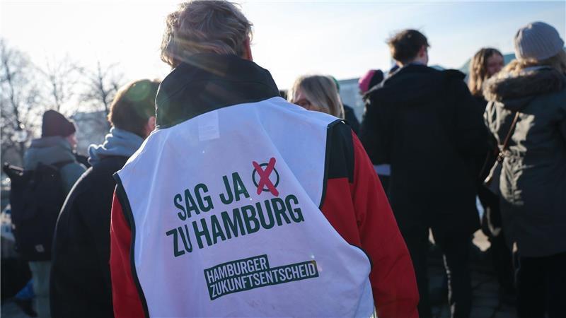 Wohnungsverband: Vorziehen der Klimaneutralität unbezahlbar Ein Vorziehen der Klimaneutralität um fünf Jahre würde nach Angaben des Verbandes norddeutscher Wohnungsunternehmen Kosten von mindestens 40 Milliarden Euro verursachen. (Archivbild)