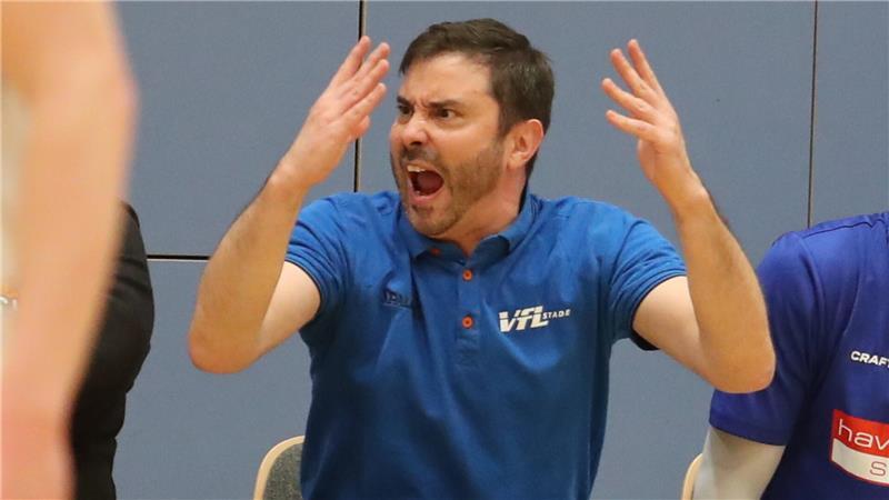 Ein Vulkan: Stades Trainer Joan Rallo Fernández erlebt die letzten Sekunden des Spiels nicht auf der Bank.