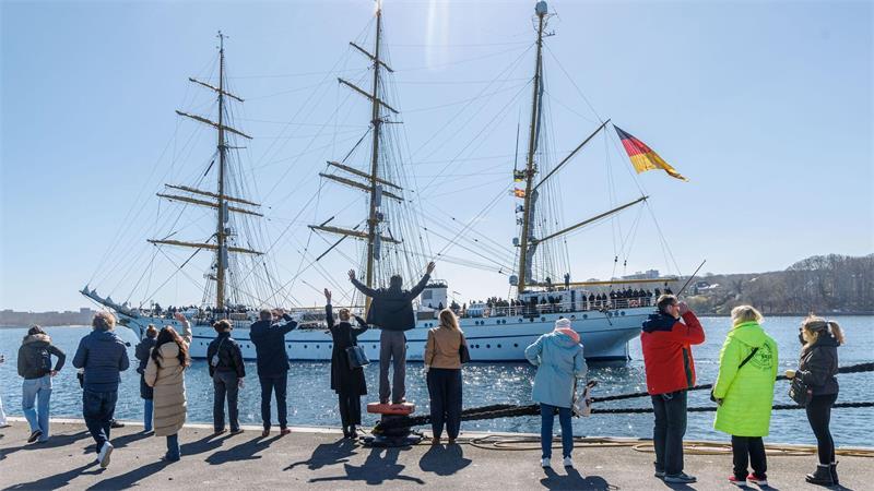 Up ewig ungedeelt – Schleswig-Holstein wird 80 Ein Wahrzeichen für Schleswig-Holstein: Die „Gorch Fock“ mit Heimathafen Kiel. (Archivbild)