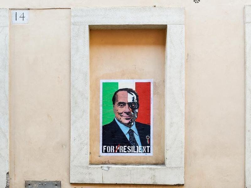 Ein Wandbild des Politikers Silvio Berlusconi in Rom. Foto: Marilla Sicilia/Mondadori/ZUMA/dpa