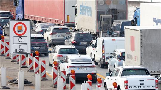 Ein Warnstreik führt erneut zu Verzögerungen am Elbtunnel. (Archivbild)