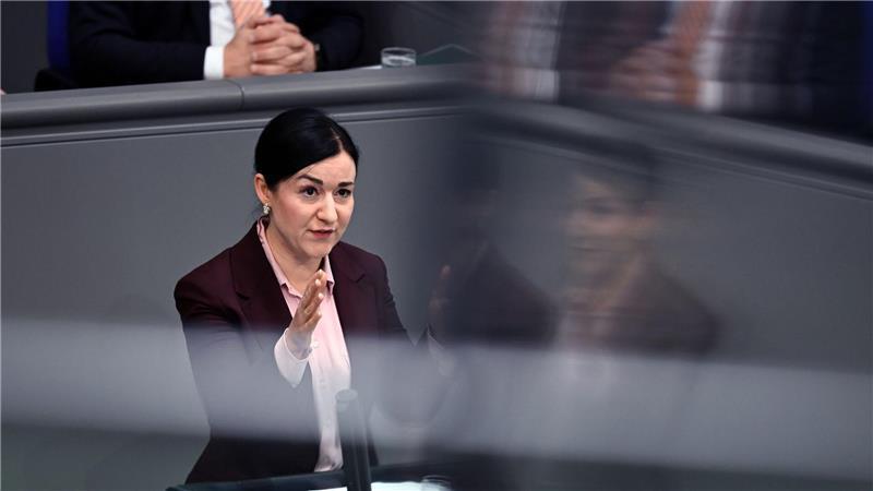 Ein „Weiter-So“ mit der deutschen Langsamkeit beim Schienenausbau wird Dauerstaus nach sich ziehen, sagt Paula Piechotta. (Archivbild)