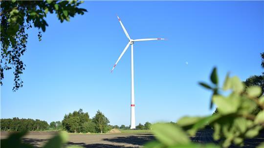 Ein Windrad am Vossmoor im 2004 gebauten Windpark Kutenholz. Bald könnten mehr Windräder in der Nähe stehen - doch auf dem Weg dahin wartet bereits die erste Hürde.