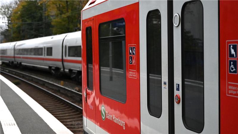 Ein Zug der Linie S3 hat einen 41-Jährigen erfasst.