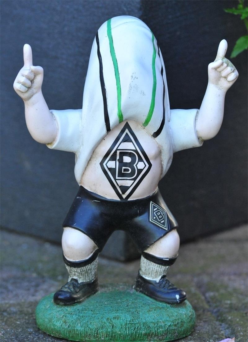 Ein Zwerg begrüßt die Gäste.