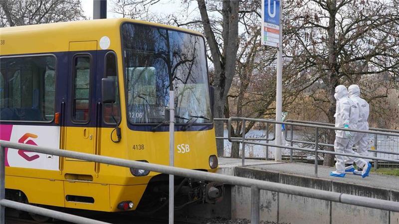 Ein Zwölfjähriger ist bei einem Unfall mit einer Straßenbahn tödlich verletzt worden.