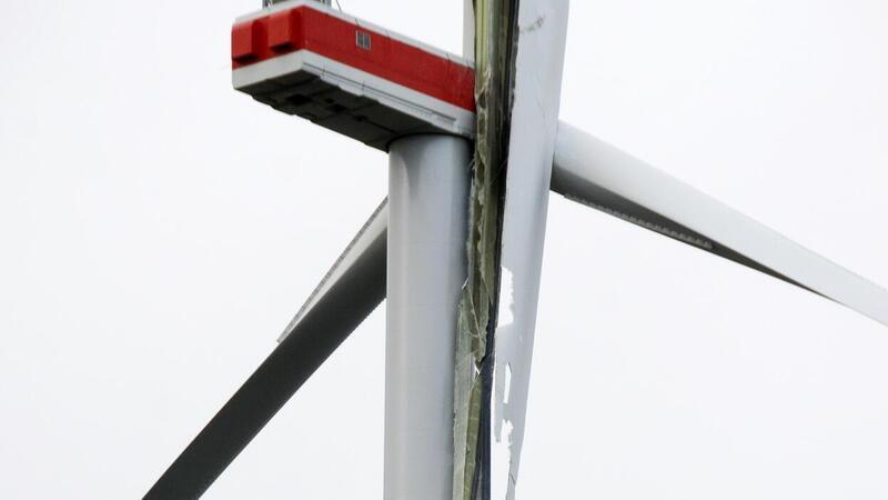 Abgebrochenes Rotorblatt in Alfstedt: Sperrbezirk errichtet Ein abgebrochenes Rotorblatt in Alfstedt. Es ist der zweite Vorfall innerhalb von 13 Monaten.