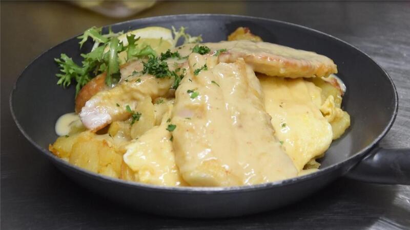 Gastro-Profi gibt Tipps: So gelingt der Fisch auch zu Hause Ein absoluter Bestseller im „Dat Havenhuus“ ist der „Pannfisch“ mit Bratkartoffeln, Rührei, Rotbarsch und Senfsauce.