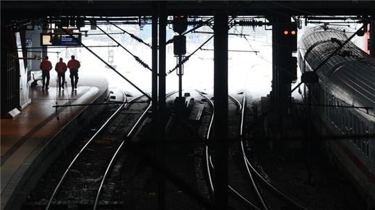 Ein alkoholisierter Mann sorgt am Hamburger Hauptbahnhof für eine Sperrung. (Symbolbild)