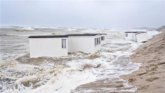 Ein aufziehendes Unwetter führte im vergangenen Sommer in Skandinavien zu Überschwemmungen, Bränden und Wasserschäden.