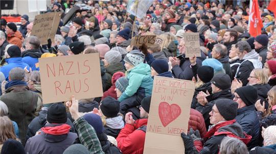 Ein beeindruckendes Bild: Die Polizei schätzt, dass circa 2500 Menschen bei der Demonstration dabei waren. 