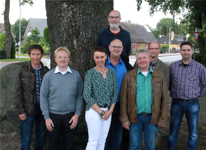 Ein bewährtes Team will weitermachen. Für die WG in Heinbockel und Hagenah treten Bürgermeister Andreas Haack (oben) sowie (von links) Jürgen Klinger, Werner Levens, Gerda Blincke-Oellrich, Horst-Dieter Kücks, Gerhard Behrens, Peter Giese u