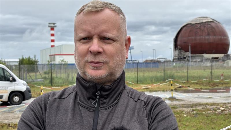 „Ein bisschen Anspannung ist immer dabei“, sagt Sprengtechniker Mike Bühring nach der Sprengung. Er war mit seinem Team seit Dienstag vor Ort, um die Sprengung vorzubereiten.