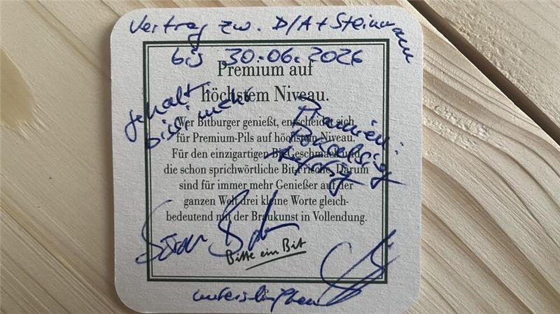 Ein bisschen mehr Geld fürs Fußballspielen, Prämien für Pokalsieg und Aufstieg. Solch ein Vertrag passt auf einen Bierdeckel.