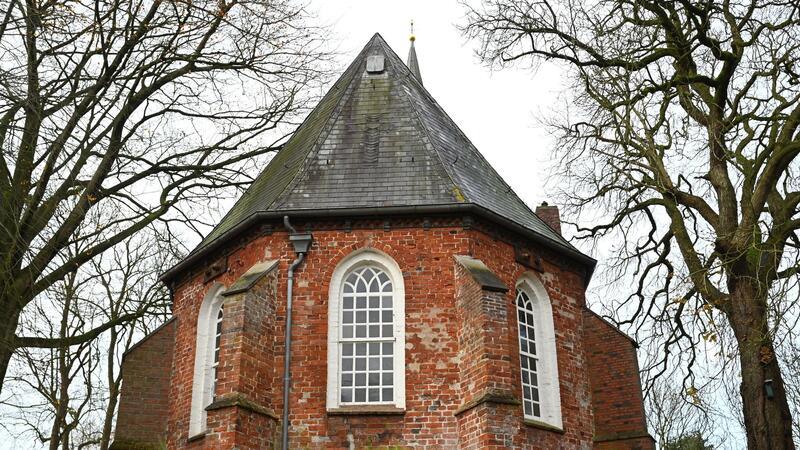 Ein blick auf die evangelisch-reformierten Kirche in Loga.