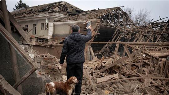 Ein durch einen russischen Raketenangriff zerstörtes Industriegebäude in Sloviansk.