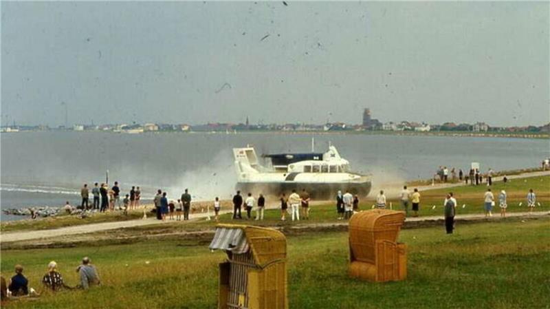 Vor 60 Jahren: Luftkissenboot „Westland“ war Attraktion des Sommers 1965 Ein echter Hingucker in der Grimmershörnbucht: Das Luftkissenboot "Westland" war die Attraktion des Sommers 1965 in Cuxhaven.