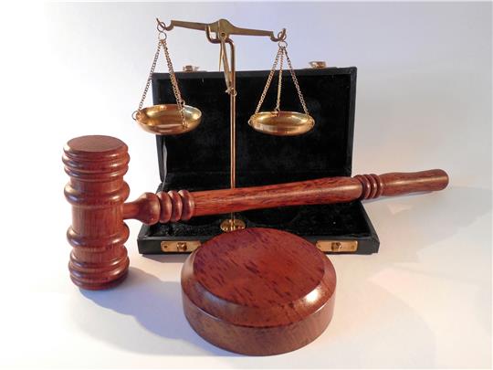 Ein ehemaliger Staatsanwalt wird wegen sexuellen Missbrauchs angeklagt. Symbolfoto: Pixabay
