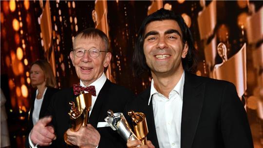 Ein erfolgreiches Duo: Hark Bohm und Fatih Akin haben mehrere Filmprojekte erfolgreich umgesetzt. Zuletzt die Verfilmung des Bohm-Buches „Amrum“. (Archivbild)