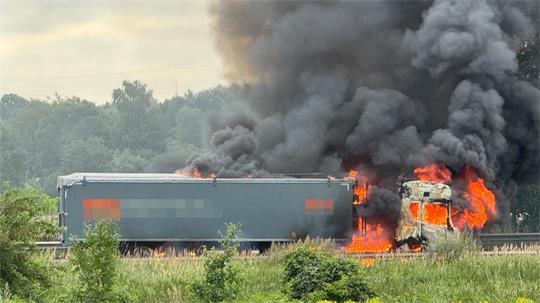 Ein explodierender Reifen war der Auslöser des Feuers.