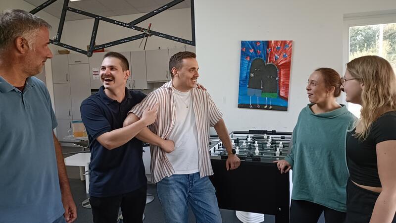 Ein fröhliches Team: Andreas Drinkmann, Christian Kunstmann, Nils Burfeind, Tina Schild von Spangenberg und Juline Euhus.
