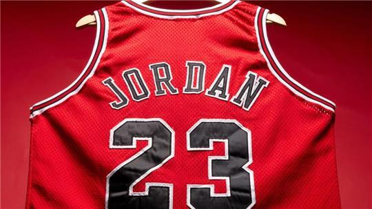 Ein ganz besonders Trikot des Ex-Basketballstars steht zur Auktion.