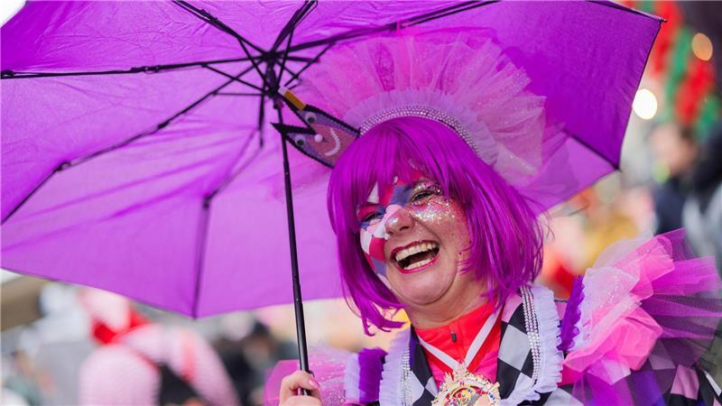 Ein gefragtes Verkleidungsaccessoire war der Regenschirm.