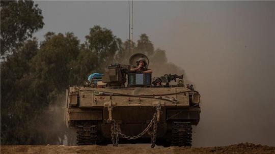 Ein gepanzerter Mannschaftstransportwagen der israelischen Armee: Felix Klein „möchte sehr dafür plädieren, dass weiter Waffen geliefert werden an Israel“.
