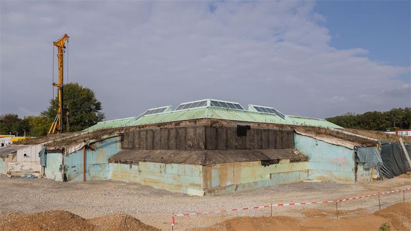 Ein geplanter Erweiterungsbau der Mack-Pyramide ist für die Stiftung Denkmalschutz ein Negativbeispiel. (Archivbild)